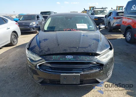 2019 Ford Fusion S z USA, uszkodzony, nr VIN 3FA6P0G71KR114008